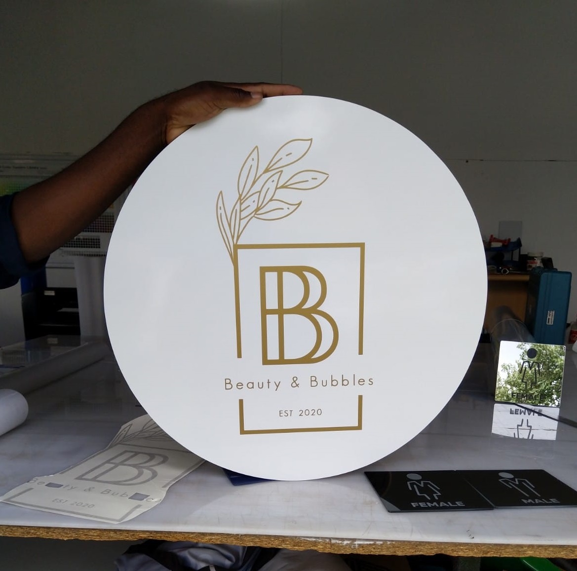 circle Reception sign